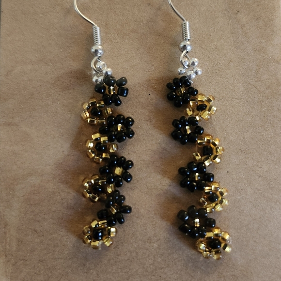 Handcrafted Beaded Daisy Earrings - Picture 2 of 5